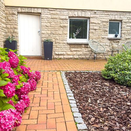 Souterrain Apartment Mit Eigenem Eingang Und Terasse Sarstedt Exterior photo